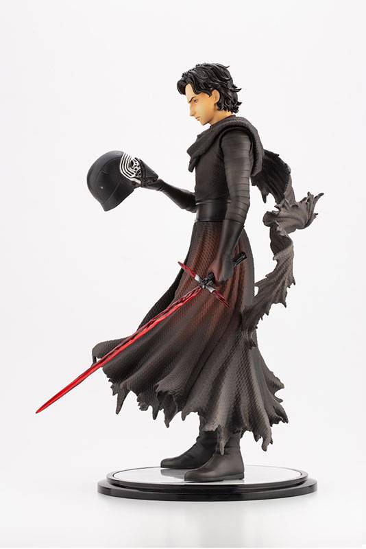 Star Wars: The Force Awakens Kylo Ren -Cloaked in Shadows- [ARTFX Artist Series]