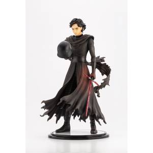 Star Wars: The Force Awakens Kylo Ren -Cloaked in Shadows- [ARTFX Artist Series]