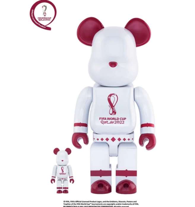 BE@RBRICK / BEARBRICK: FIFA WORLD CUP QATAR 2022 (TM) OLP WHITE CHROME 100% & 400% - 2Pack...
