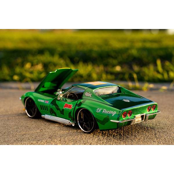 Jada Toys Street Fighter 1969 Chevrolet Corvette Stingray ZL1 Diecast  Vehicle with Cammy Figure 1:24 Scale