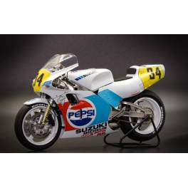 Suzuki RGV-R XR74 1/12: Late Model Ver. - Plastic Model (BIKE13